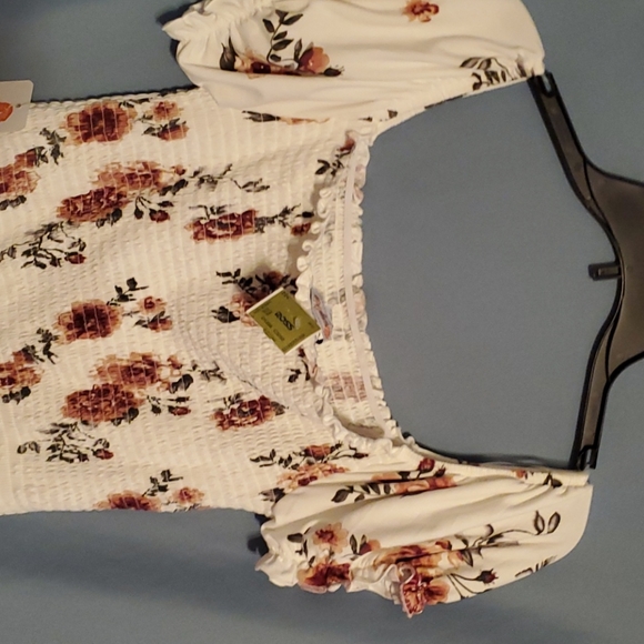 Flowered top - Picture 8 of 9